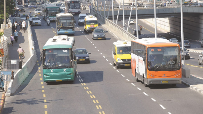 תחבורה ציבורית, אוטובוסים (צילום: ראובן קסטרו)