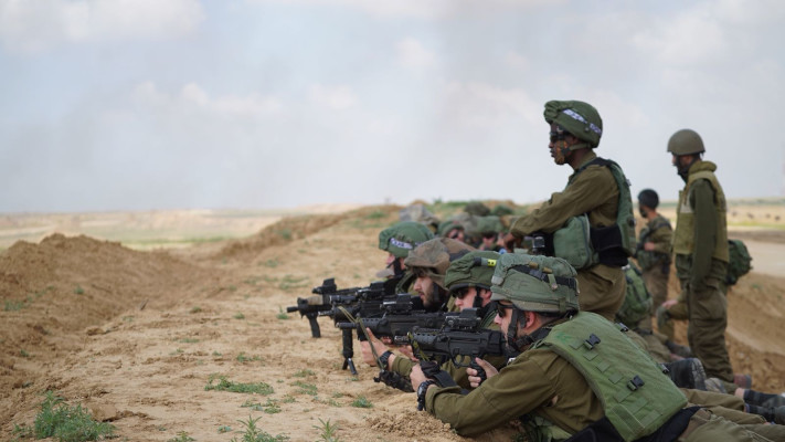 חיילים בגבול הרצועה (צילום: דובר צה''ל)