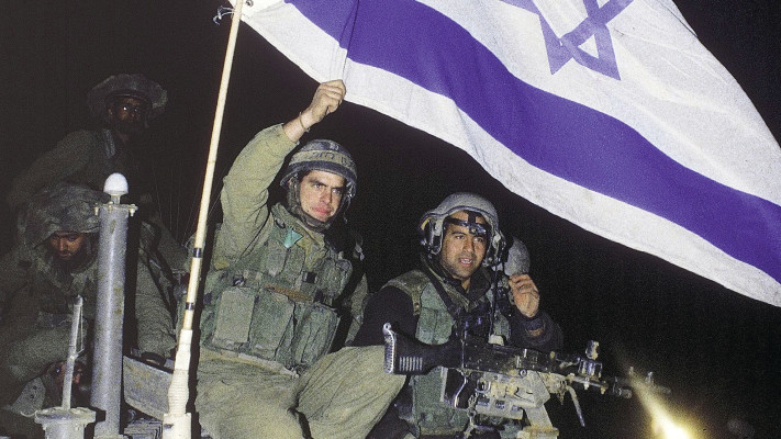 לוחמי צה''ל יוצאים מלבנון