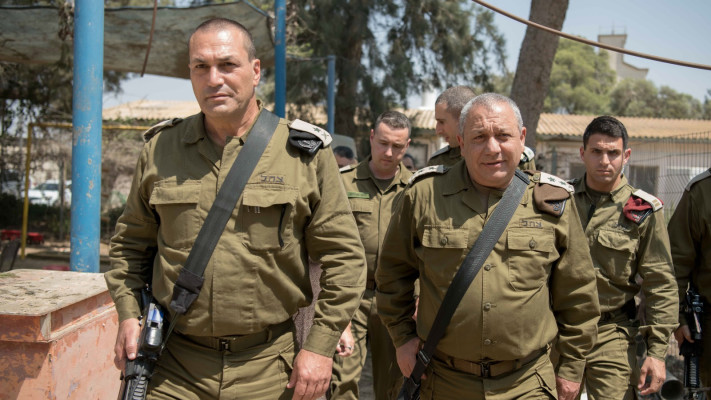 הרמטכ''ל לשעבר גדי איזנקוט והרמטכ''ל כיום אייל זמיר 