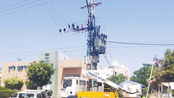 עובדי חברת החשמל, ארכיון (צילום: אלוני מור)