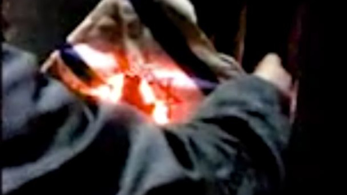 שריפת דגל ישראל ע''י החשודים בטרור יהודי