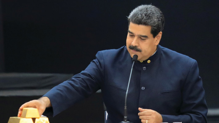 נשיא ונצואלה מדורו מציג מטילי זהב