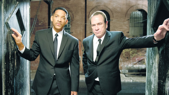 ויל סמית, טומי לי ג'ונס, ''גברים בשחור'' (צילום: יס)