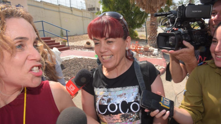 דלאל דאוד משתחררת מהכלא (צילום: אבשלום ששוני)