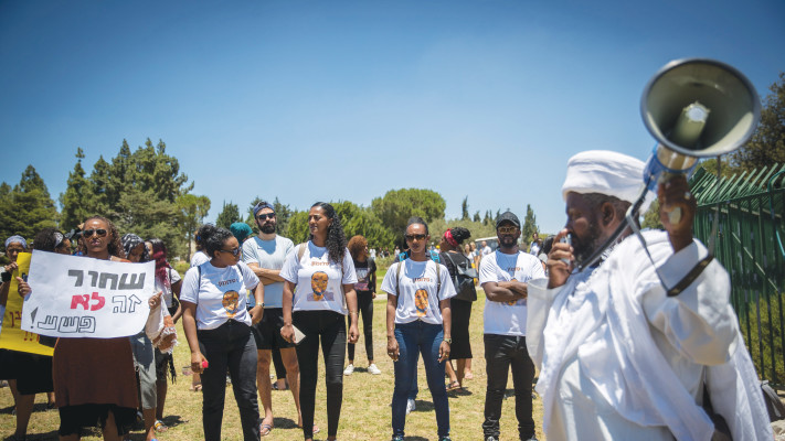 מפגן מחאה בעקבות מותו של סלומון טקה מול הכנסת