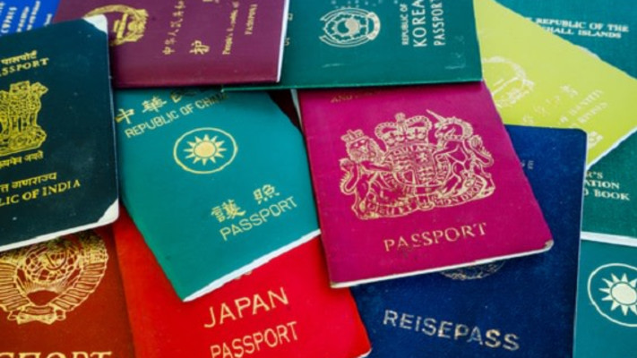 דרכונים זרים (צילום: שאטרסטוק)