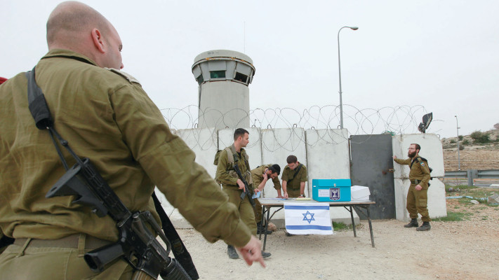 חיילים מצביעים