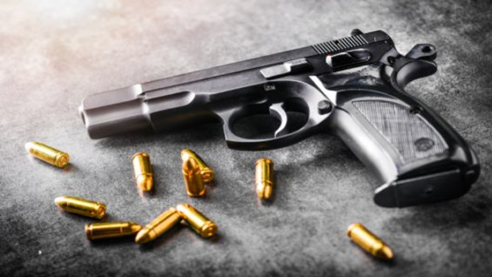 ירתה באנס של בתה