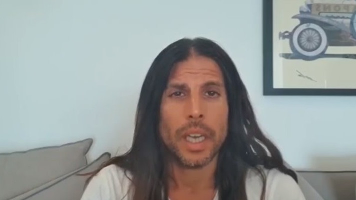 רוי בוי מתנצל