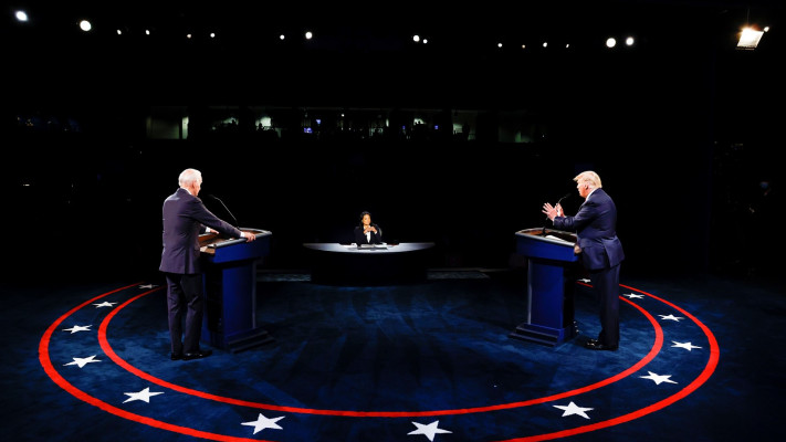 דונלד טראמפ וג'ו ביידן בעימות השני בנאשוויל (צילום:  REUTERS/Jim Bourg)