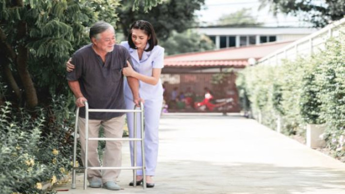 מטפלת סיעודית (אילוסטרציה)