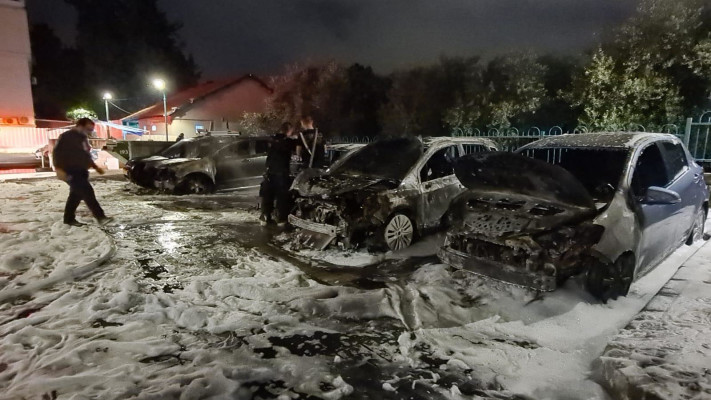 הצתת כלי רכב פרטיים בלוד