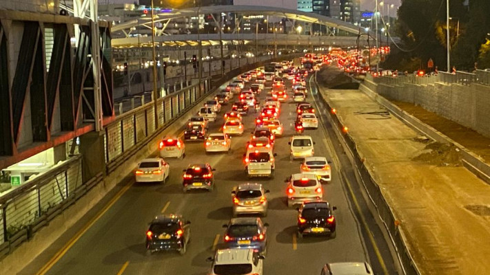 עומס תנועה בנתיבי איילון