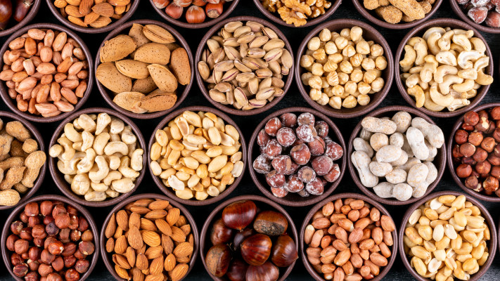 חגיגה של אגוזים ושקדים (צילום: FREEPIK)