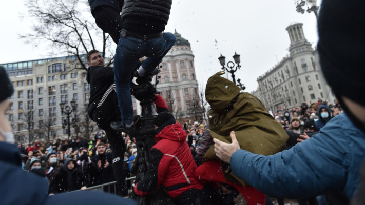 מפגינים בעד אלכסיי נבלני במוסקבה (צילום: רויטרס)