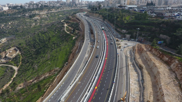 נתיבי הנסיעה החדשים ביציאה מירושלים לכביש 1 (צילום: חברת מוריה)