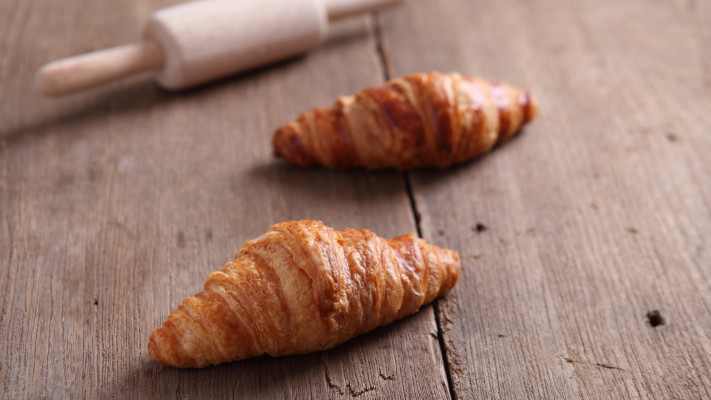 קרואסון צרפתי. ניחוח החמאה יוצא מהמסך