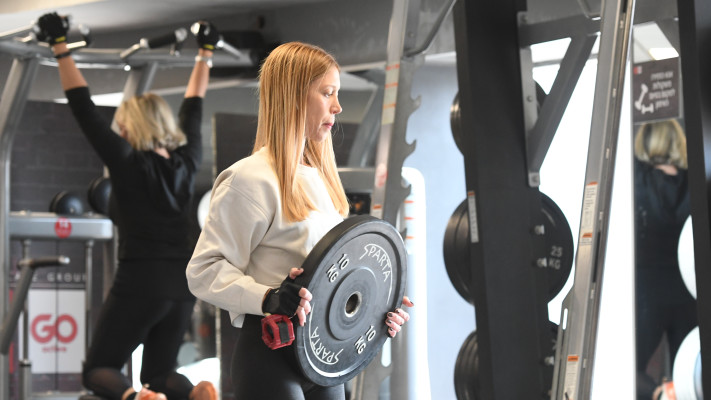 אנשים בחדר כושר