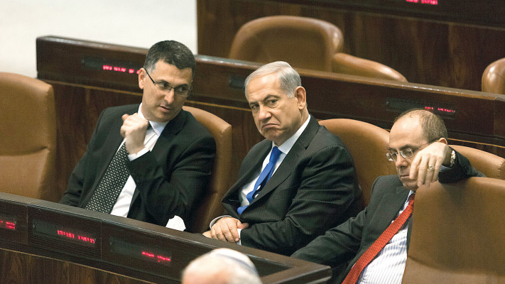 ''מצידו זה אישי'', גדעון סער ובנימין נתניהו בכנסת (צילום: יונתן זינדל, פלאש 90)