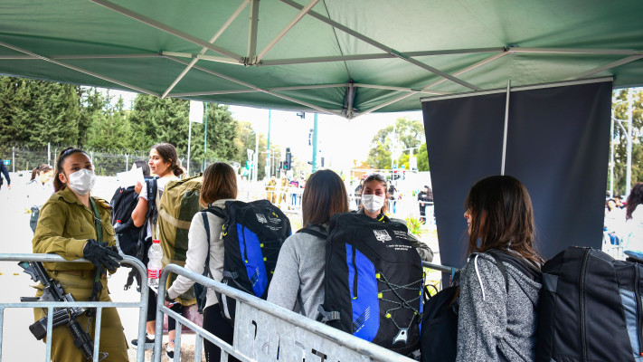 מתגייסים לצה''ל בבקו''ם