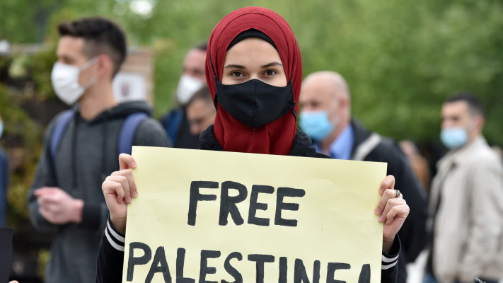 הפגנות פרו פלסטיניות בקוסובו (צילום: REUTERS/Laura Hasani)