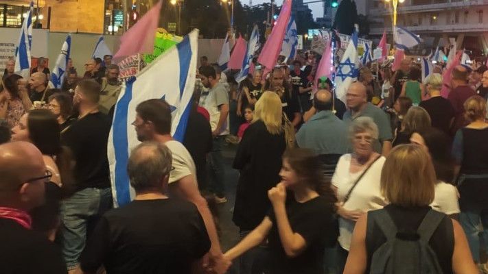 הפגנה נגד נתניהו בבלפור