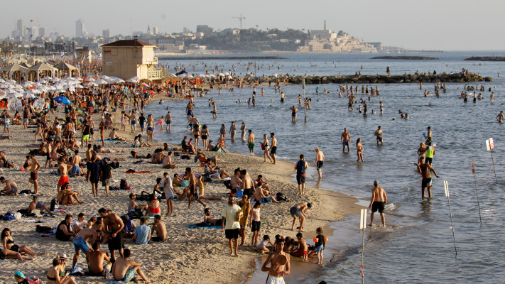 חם, חום, קיץ, חוף הים בתל אביב (צילום: רויטרס)