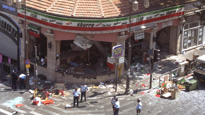 הפיגוע בסבארו, 2001 (צילום: אבי אוחיון, לע''מ)