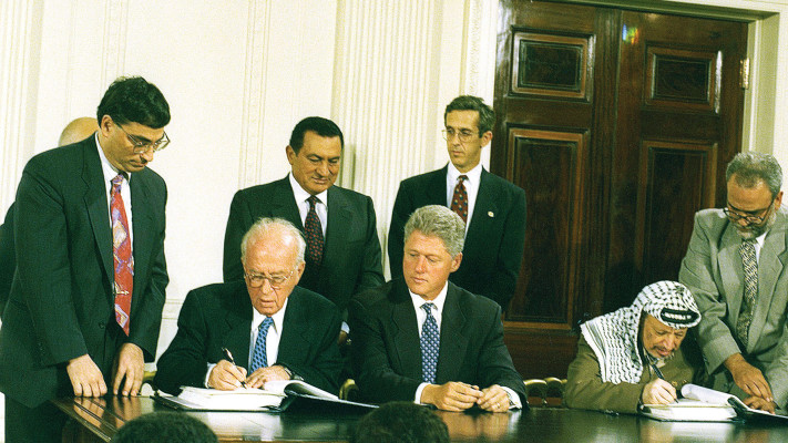יואל זינגר יחד עם יצחק רבין, חתימת הסכמי אוסלו