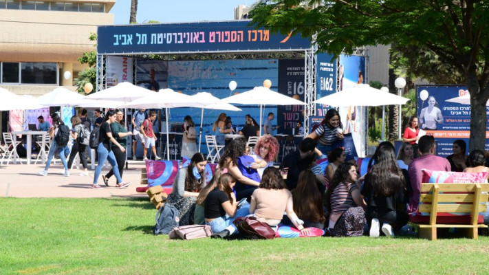 סטודנטים באוניברסיטת תל אביב (צילום: אבשלום ששוני)