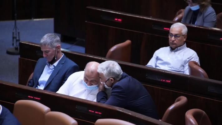 מנסור עבאס, יאיר לפיד ויאיר גולן במליאה