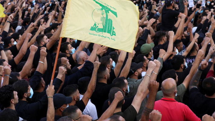 תומכי חיזבאללה (צילום: REUTERS/Mohamed Azakir)