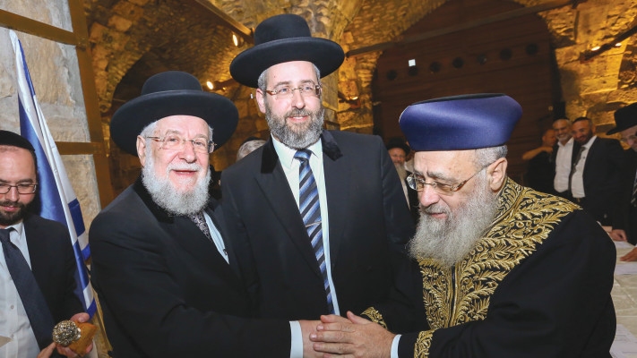 הרבנים יצחק יוסף, ישראל לאו ודוד לאו (צילום: שלומי כהן, פלאש 90)