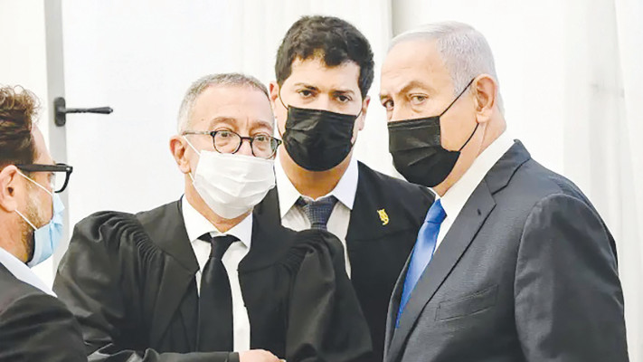 בנימין נתניהו ועו''ד בועז בן צור  (צילום: ראובן קסטרו)