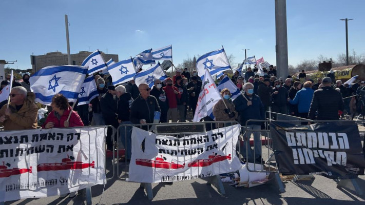 מיצג הצוללות מול בית רה''מ (צילום: ''חקירה עכשיו'')