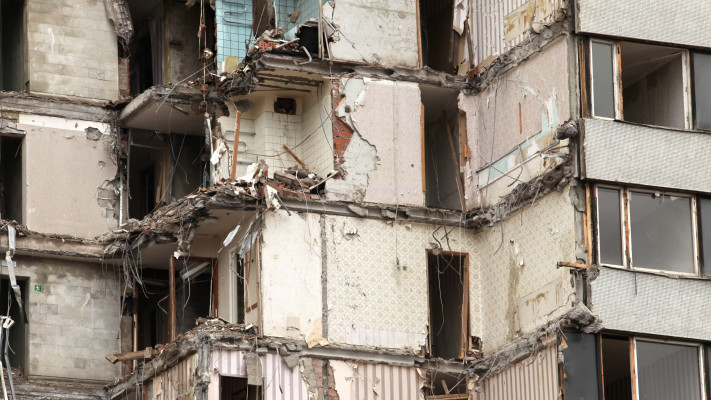 רעידת אדמה, בניין הרוס (אילוסטרציה)