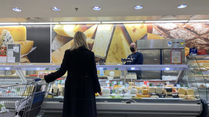 עליית מחירים, יוקר המחיה, קניות בסופר (למצולמים אין קשר לכתבה)