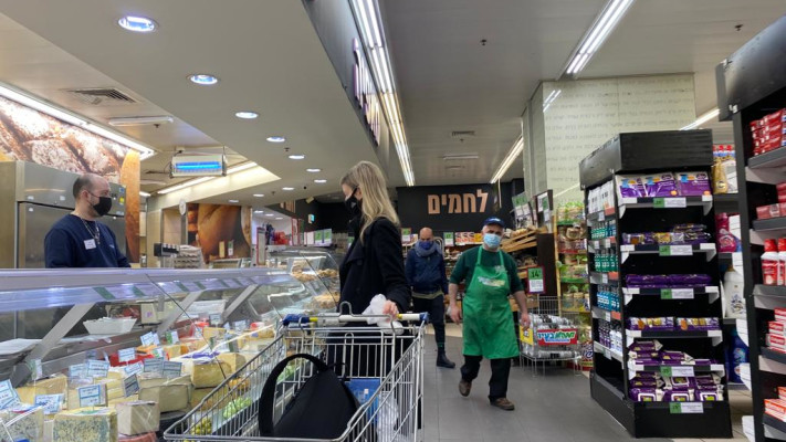עליית מחירים, יוקר המחיה, קניות בסופר (למצולמים אין קשר לכתבה) (צילום: אבשלום ששוני)