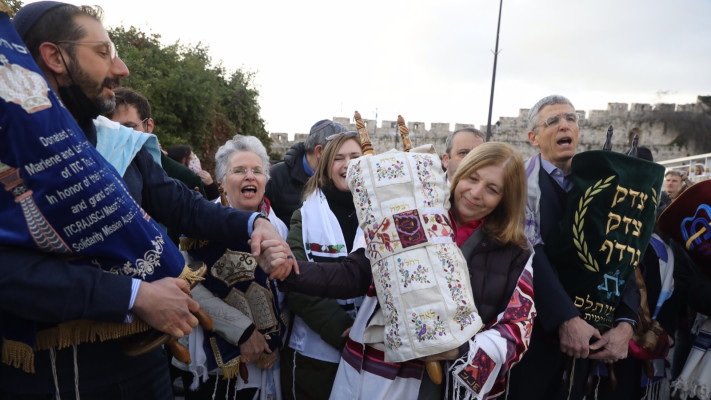 תפילת ראש חודש אדר ב' של נשות הכותל 