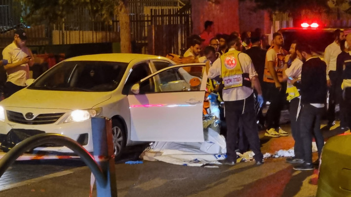 זירת הפיגוע באלעד  (צילום: אלון חכמון)