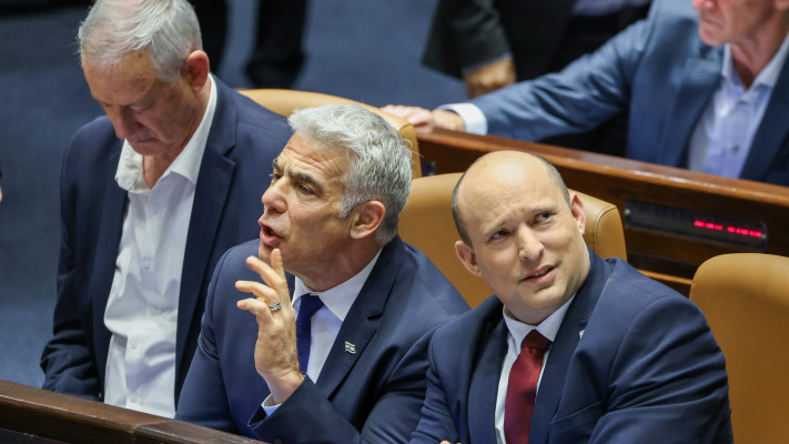 בנט, לפיד וגנץ במליאת הכנסת