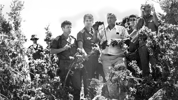 מלחמת לבנון הראשונה: אריאל שרון, יאנוש בן גל ואהוד ברק 