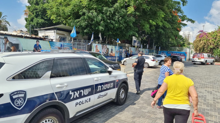 ניידת משטרה בפתח תקווה