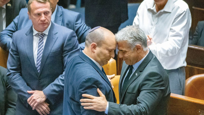 בנט ולפיד (צילום: אוליבייר פיטוסי, פלאש 90)
