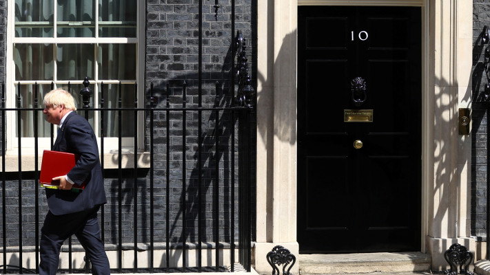 בוריס ג'ונסון יוצא מדאונינג 10