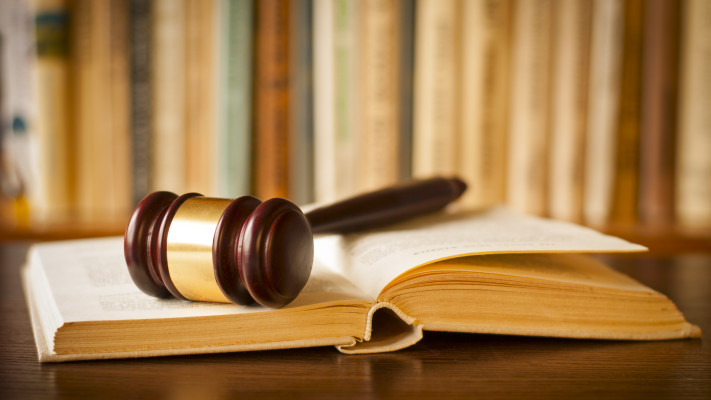 התחפש לאימו המתה - רק בשביל הפנסיה