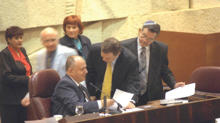 דן תיכון בכנסת (צילום: אבי אוחיון, לע''מ)