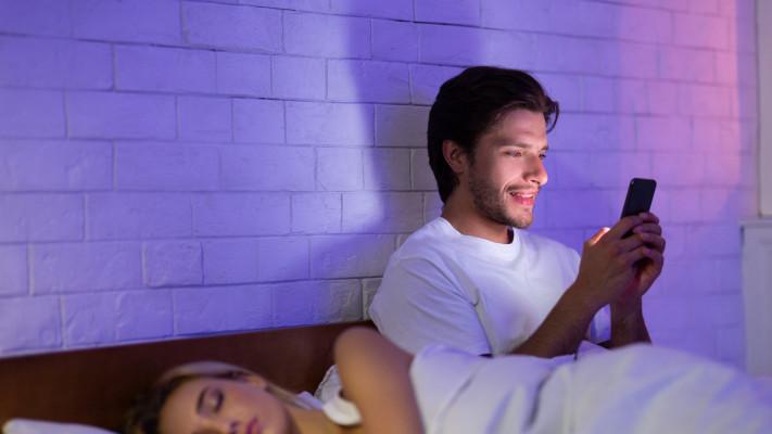 ניהל רומן וכך אשתו גחלתה על כך