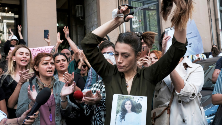 הפגנות על הרג הצעירה מהסא אמיני באיראן